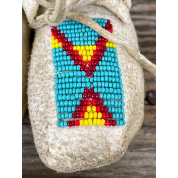 Vintage 1960s Native American Infant Beaded Moccasin Buck Skin - Picture 3 of 14